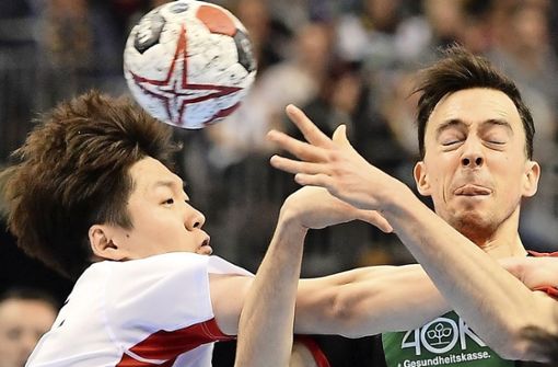 Der Handball im Detail – eigentlich viel zu selten zu sehen. Foto: AFP