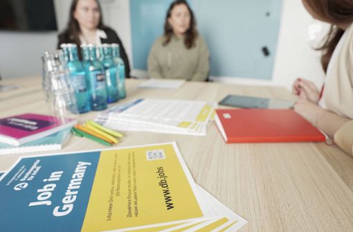 Fachkräfte werden in Deutschland dringend gesucht. Foto: IMAGO/Political-Moments