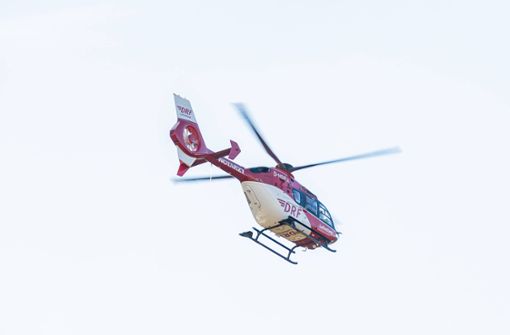Ein Rettungshubschrauber brachte den Schwerverletzten in eine Klinik. (Symbolbild) Foto: IMAGO/KS-Images.de/Karsten Schmalz