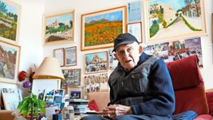 Mordechai Ciechanower in seinem Wohnzimmer in Ramat Gan Foto: Benjamin Merkt