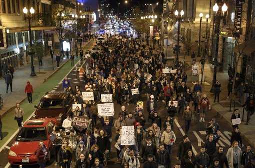 Nach dem Wahlsieg von Donald Trump machen Tausende US-Bürger ihrem Unmut Luft und demonstrieren auf den Straßen gegen ihren neuen Präsidenten. Foto: AFP