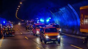 Gleich zwei Mal müssen die Feuerwehren den Engelbergtunnel kontrollieren, finden aber nichts. Foto: SDMG