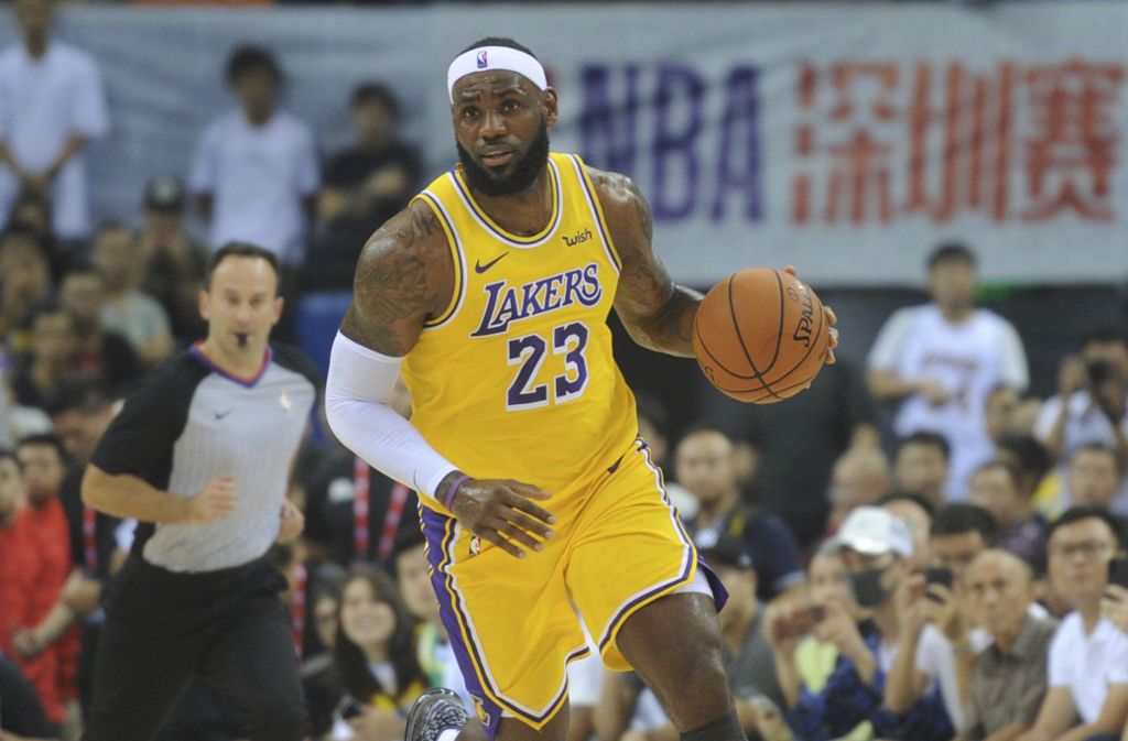 Basketball-Superstar LeBron James bei einem Vorbereitungsspiel im chinesischen Shenzhen.