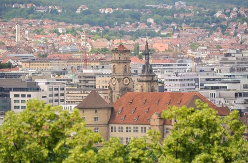 Zwei der ältesten Stuttgarter Gebäude prägen die Stadtsilhouette: Das Alte Schloss und die Stiftskirche. Foto: Lichtgut/Max Kovalenko