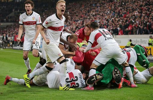 Grenzenloser Jubel bei den Spielern des VfB Stuttgart nach dem späten Siegtreffer gegen den 1. FC Köln. Foto: Pressefoto Baumann/Alexander Keppler