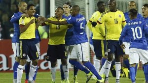 Nach dem Spiel zwischen Kolumbien und Brasilien kommt es zu einer Prügelei. Neymar ist mittendrin.  Foto: EFE