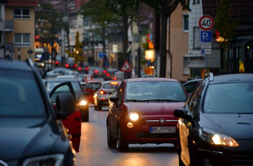 Auf den Straßen in Leinfelden-Echterdingen ist viel los. Hier die Hauptstraße in Echterdingen. Foto: Archiv Norbert J. Leven