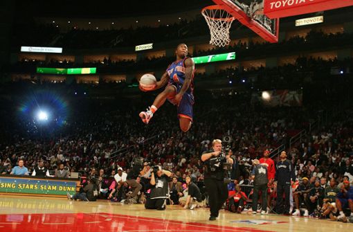 Nate Robinson, Körpergröße 1,75 Meter, legte einen der unglaublichsten Slam-Dunk-Wettbewerbe der NBA-Geschichte hin. Als einziger Spieler der Geschichte gewann er den Wettbewerb drei Mal. Foto: AFP