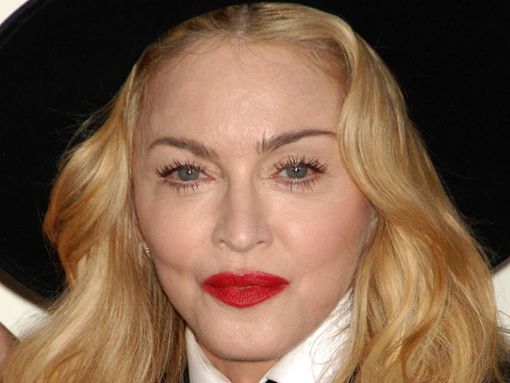 Fans waren in großer Sorge um Madonna: Jetzt kann die Sängerin schon wieder spazieren gehen. Foto: Ga Fullner/Shutterstock.com