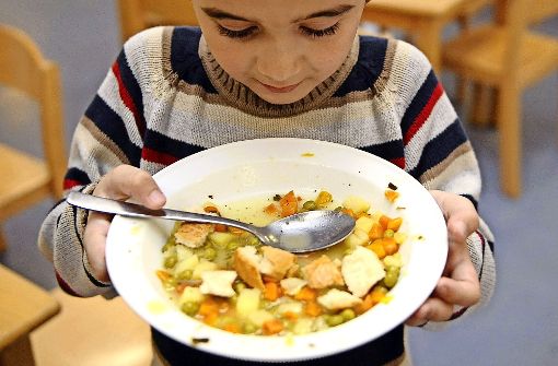 Mittagessen können Kinder an den Schulen auch künftig nicht nur von Montag bis Donnerstag. Foto: dpa