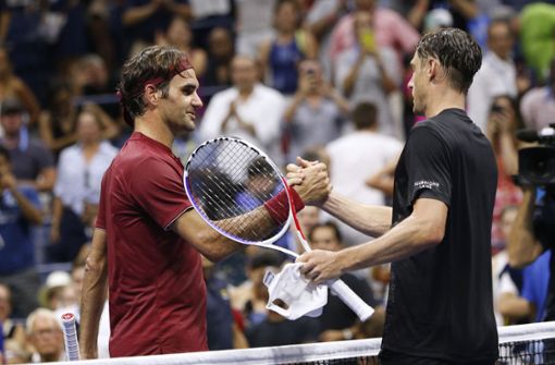 Nach mehr als dreineinhalb Stunden musste sich Roger Federer (links) John Millman geschlagen geben. Foto: AP