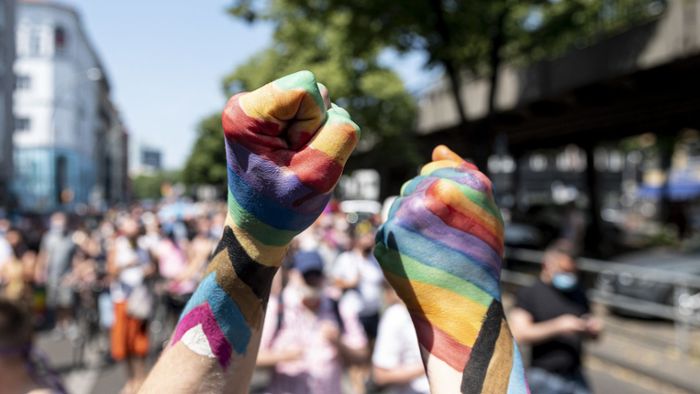 Tausende Schwule und Lesben setzt Zeichen gegen Diskriminierung