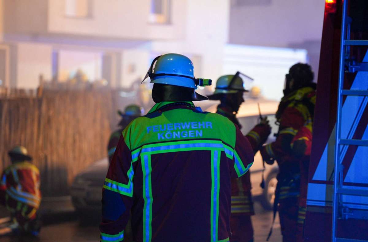 Die Feuerwehr war mit einem Großaufgebot zu dem Brand in Köngen ausgerückt. Dieser hat jetzt ein Todesopfer gefordert.