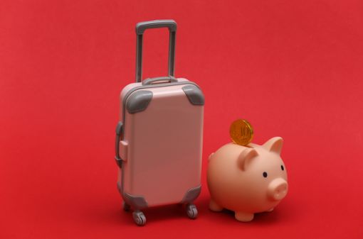 So sparen Sie für Ihr Urlaubsbudget. Foto: Vladimir Sukhachev / shutterstock.com