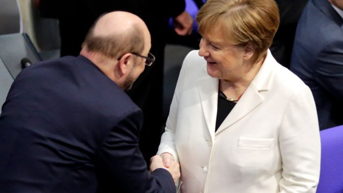 Knappe Mehrheit für Angela Merkel