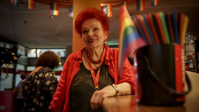 Stuttgarts  „Schwulenmutti“ meldet sich mit Power  zurück