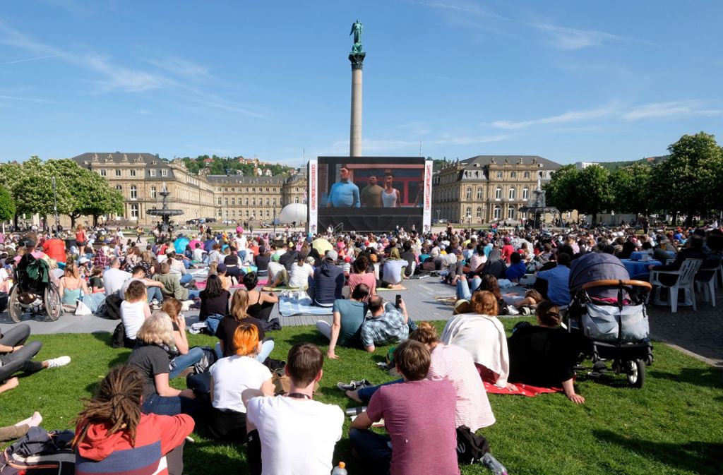 Im Frühjahr lockt das Internationale Trickfilmfestival Besucher in die Stadt. Die Filme werden teilweise auf dem Schlossplatz gezeigt.