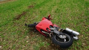Motorradfahrer stirbt noch an Unfallstelle