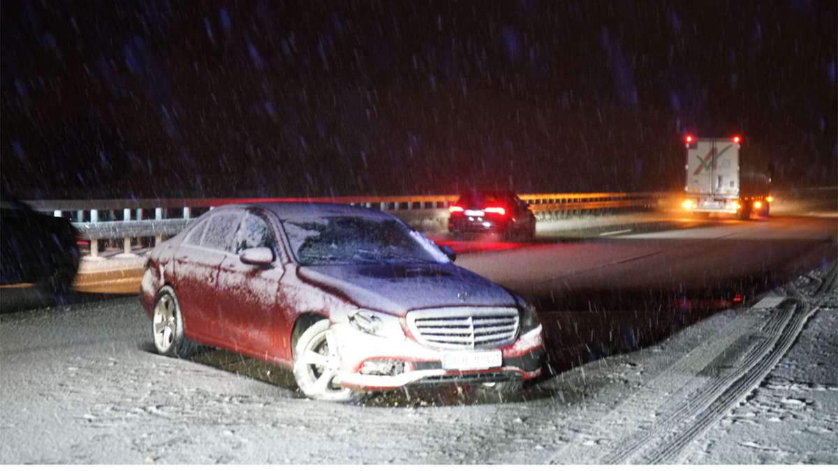 Schnee in Baden-Württemberg: DWD warnt  Autofahrer vor glatten Straßen