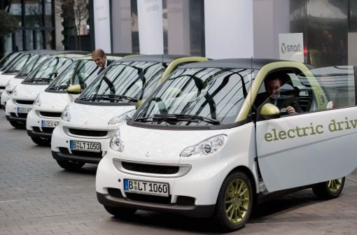 In Berlin sind seit Dezember 2009 Elektro-Smarts unterwegs Foto: AP