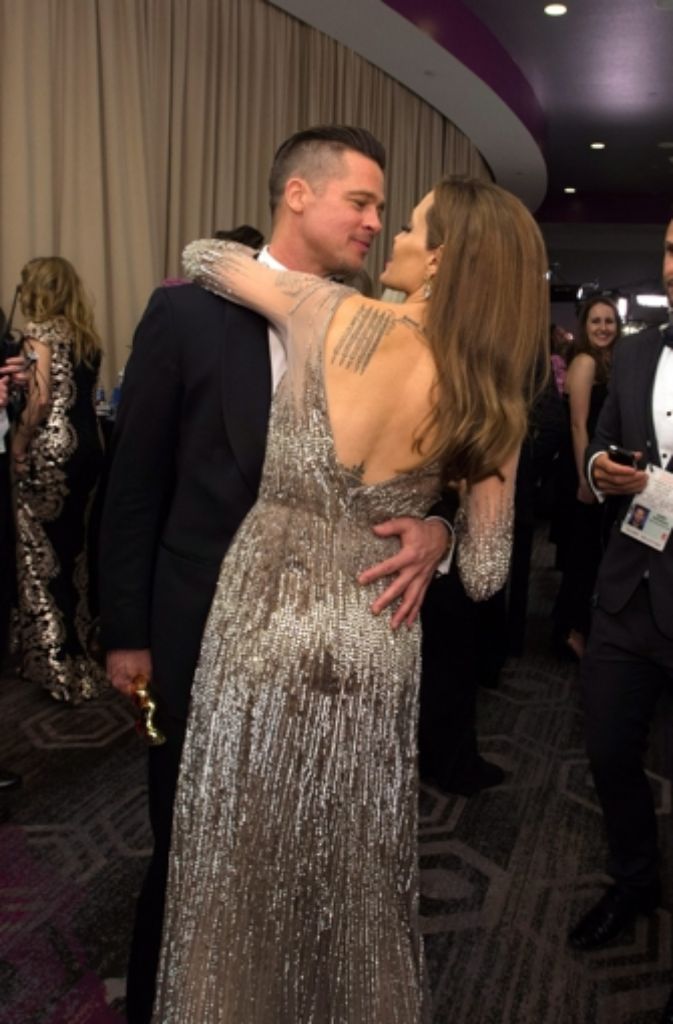 Angelina Jolie und Brad Pitt beim Kuscheln erwischt