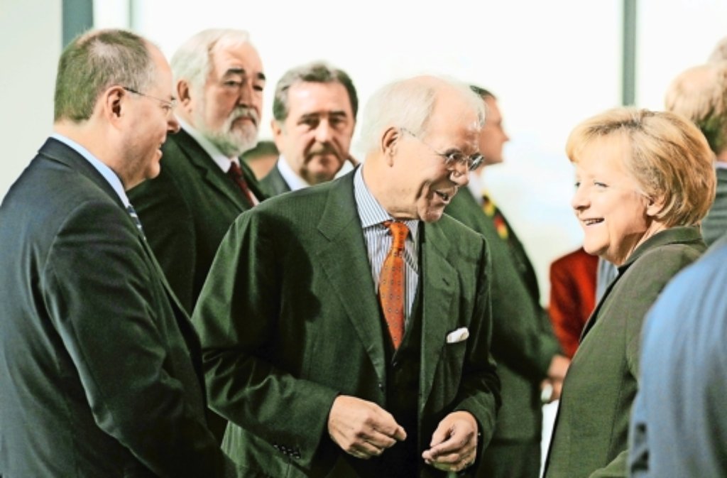 Bestens vernetzt: Stifter Brun-Hagen Hennerkes (Mitte) unterhält gute Kontakte  zur Politik. Foto: dpa