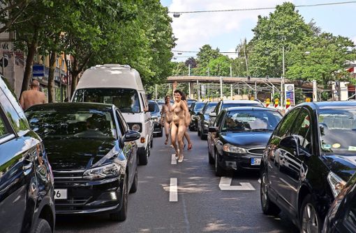 Nackt auf der Heilbronner Straße für einen Kunstkalender. Foto: Daniela  Wolf