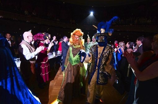 Einmarsch der Karnevalsgesellschaften und Karnevalisten  in der Liederhalle Foto: Christian Hass