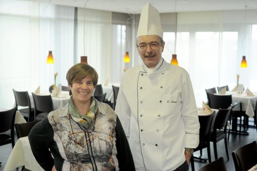 Bereits seit 36 Jahren bieten Bettina und Eberhard Lenz ihren Gästen schwäbische und internationale Spezialitäten. Foto: Werner Kuhnle