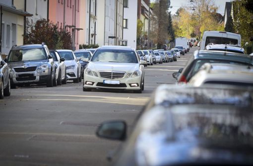 Zugeparkte Straßen und suchende Autofahrer: Das soll es in Ludwigsburg nicht mehr geben. Foto: factum/Simon Granville