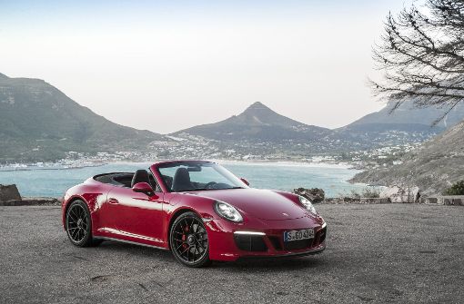 Es gibt sportlichen Nachwuchs für die Porsche-911-Familie. Mit den GTS-Modellen baut Porsche die Produktpalette weiter aus, darunter auch das 911 Carrera GTS Cabriolet. Foto: Porsche AG