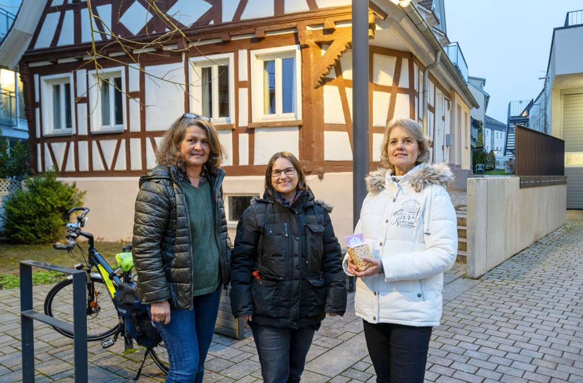 In der Hauptstraße planen Gabi Deibler (links) und Claudia Volz Großes. Monika Klotz’ (rechts) Projekt Saatkorn hat sie inspiriert. Foto: Jürgen Bach