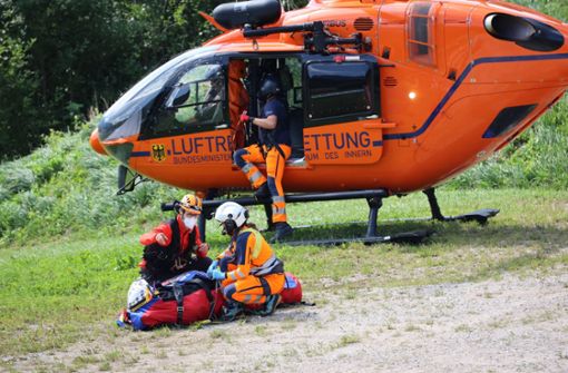 Die Bergwacht kümmerte sich um die Erstversorgung der Frau, bevor ein spezieller Hubschrauber die Frau in ein Krankenhaus fliegen konnte. (Symbolfoto) Foto: 7 aktuell.de/Ferdinand Dörfler