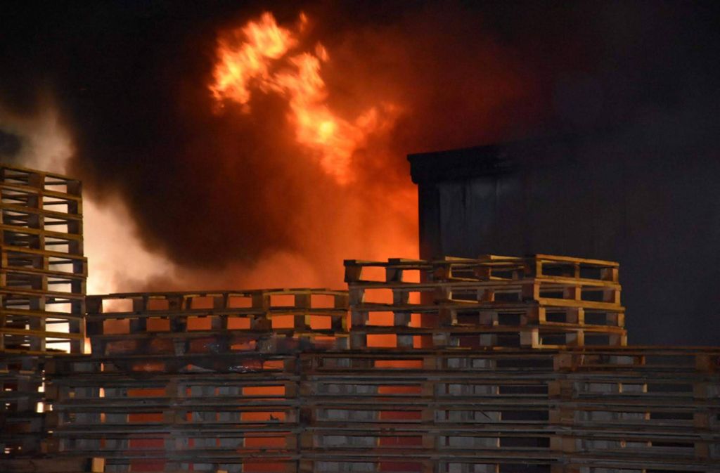 Eine Lagerhalle ist in Malsch Opfer der Flammen geworden.