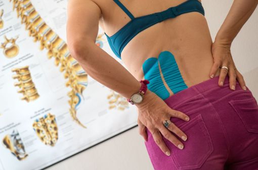 Rückenschmerzen sind ein echtes Volksleiden. Foto: dpa//Arno Burgi