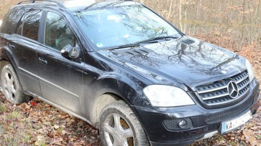 Neben diesem Mercedes war der Tote gefunden worden. Foto: Polizeipräsidium Karlsruhe