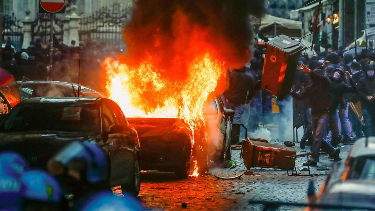 Eintracht Frankfurt in der Champions League: Straßenschlacht von Neapel sorgt für Entsetzen