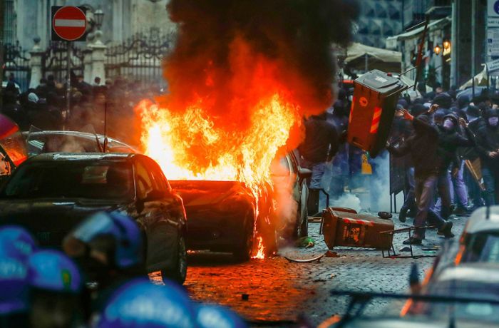 Eintracht Frankfurt in der Champions League: Straßenschlacht von Neapel sorgt für Entsetzen