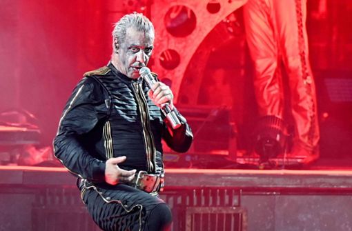 Rammstein-Sänger Till Lindemann sieht sich mit schweren Vorwürfen konfrontiert. (Archivbild) Foto: dpa/Malte Krudewig