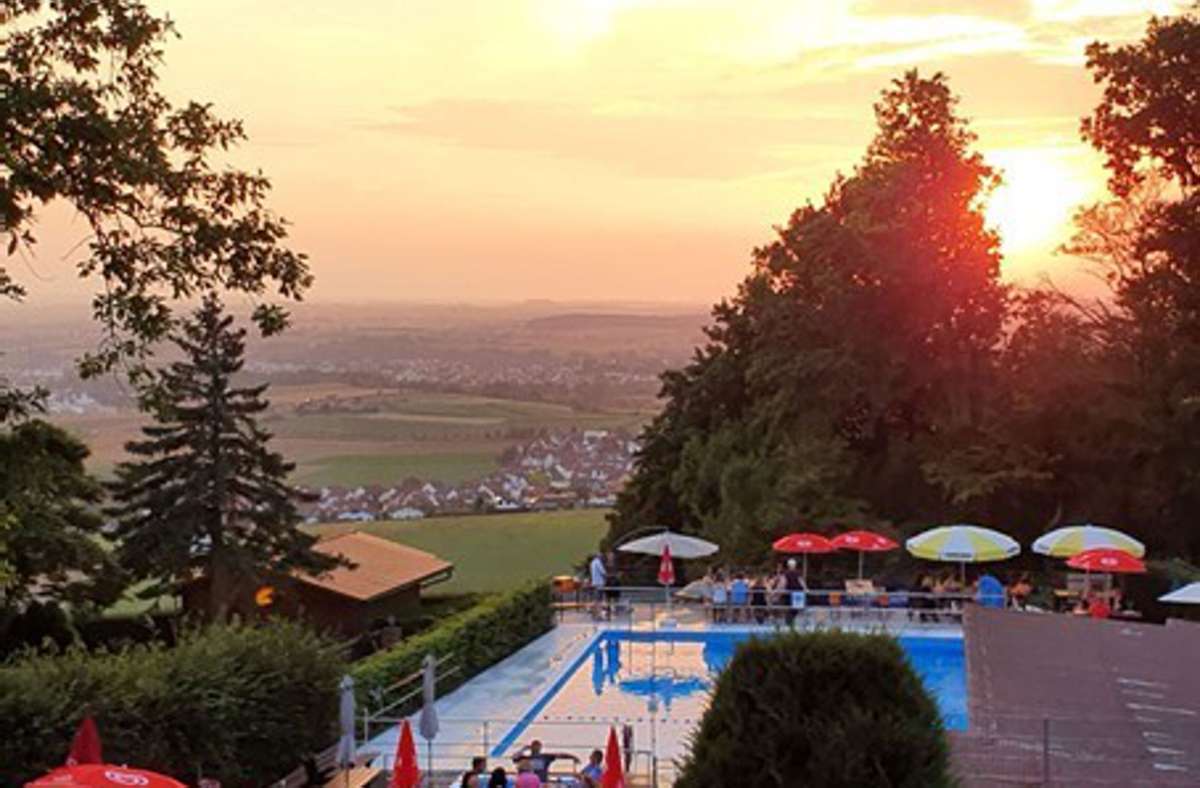 Im kleinen Freibad in Winnenden-Bürg hat man einen Panoramablick. Foto: privat