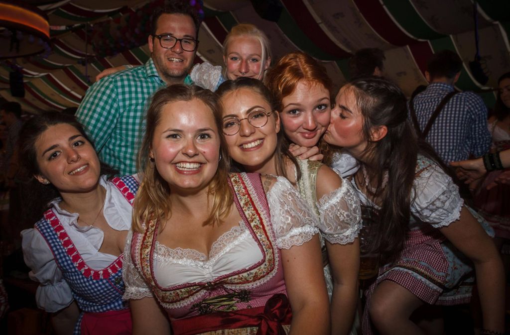 Fruhlingsfest Stuttgart Studenten Lassen Es Beim Wasenwirt