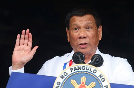 Rodrigo Duterte kämpfte unlängst mit einem Krabbeltier während einer Rede. Foto: dpa