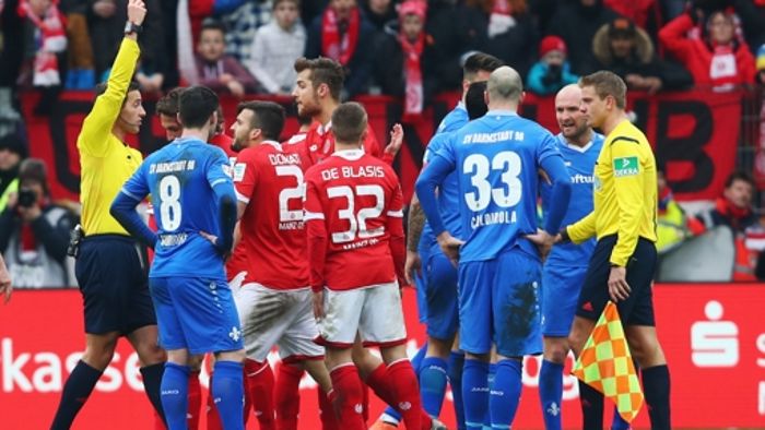 Ein Platzverweis dominiert die Partie Mainz gegen Darmstadt