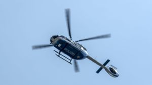 Die Polizei ist über Stuttgart-Ost mit einem Hubschrauber im Einsatz (Symbolbild). Foto: imago images/Bonnfilm/Klaus W. Schmidt via www.imago-images.de