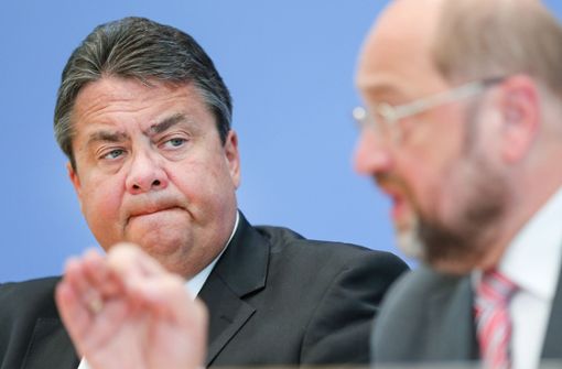 Sigmar Gabriel (links) scheint die Rolle als Exparteichef an der Seite des Nachfolgers Martin Schulz nicht zu behagen. Foto: dpa