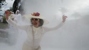 Auf La Palma geht man zu Karneval ganz in Weiß und darf den Babypuder nicht vergessen. Foto: Getty Images Europe