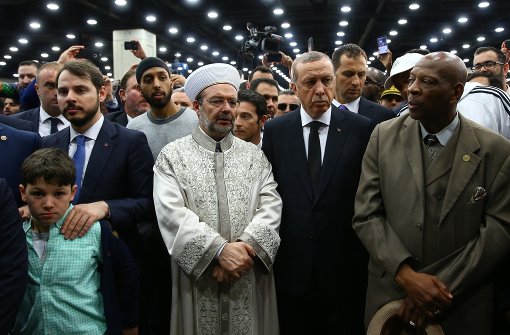 Der türkische Staatspräsident Recep Tayyip Erdogan (zweiter von rechts) bei der Trauerfeier für Box-Legende Muhammad Ali Foto: Pool Presisential Press Service