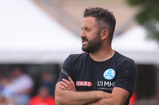 SVK-Trainer Mustafa Ünal befindet sich mit seinem Team seit dem 28. Juni in der Sommervorbereitung. Foto: Baumann/Julia Rahn