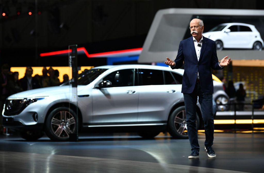 Im September präsentierte Daimler-Chef Dieter Zetsche in Stockholm den Mercedes-Benz EQC, dem eine ganze Familie von E-Autos folgen soll. Foto: AFP