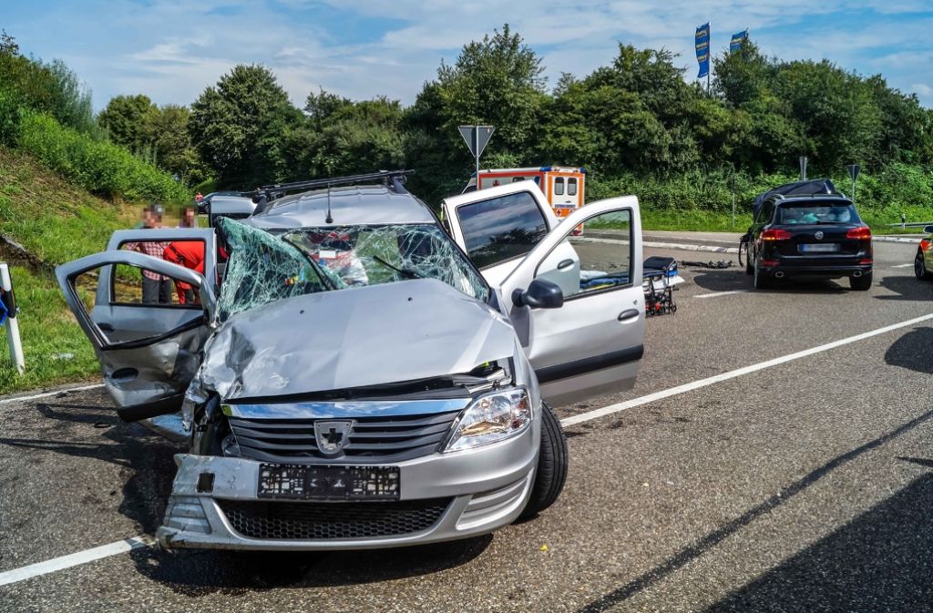 Bei einem Unfall in Steinheim an der Murr ist am Donnerstag ein Mensch lebensgefährlich verletzt worden. Der Mann verstarb wenig später in einer Klinik.